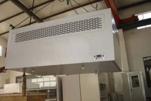潔凈層流罩有風(fēng)機(jī)內(nèi)裝和風(fēng)機(jī)外接兩種，安裝方式有懸掛式和落地支架式兩種